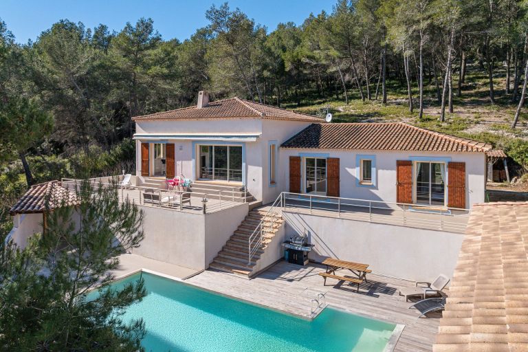 maison 6 Pièces en vente sur ROQUEFORT LA BEDOULE (13830)