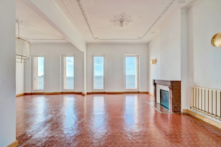 apartment 4 Rooms for sale on MARSEILLE (13007)