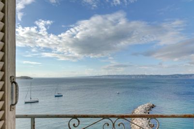 apartment 4 Rooms for sale on MARSEILLE (13007) Sale Apartment Marseille 7 4 Rooms 113 m²
