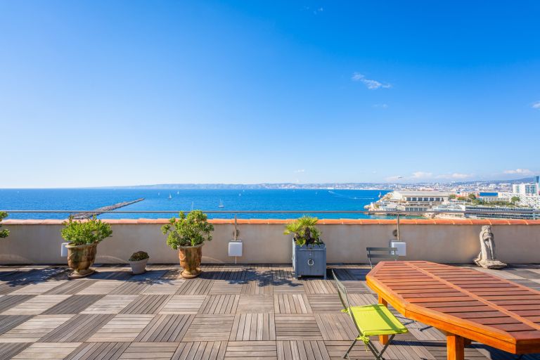 penthouse 5 Rooms for sale on MARSEILLE (13007)