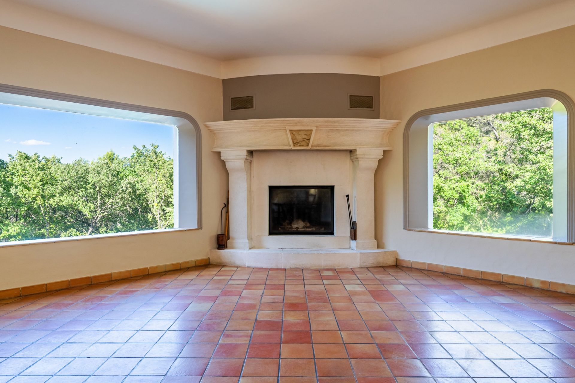 house 6 Rooms for sale on AURIOL (13390)