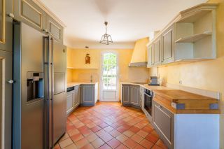 house 6 Rooms for sale on AURIOL (13390)