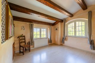 house 6 Rooms for sale on AURIOL (13390)