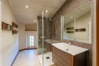 house 6 Rooms for sale on AURIOL (13390)