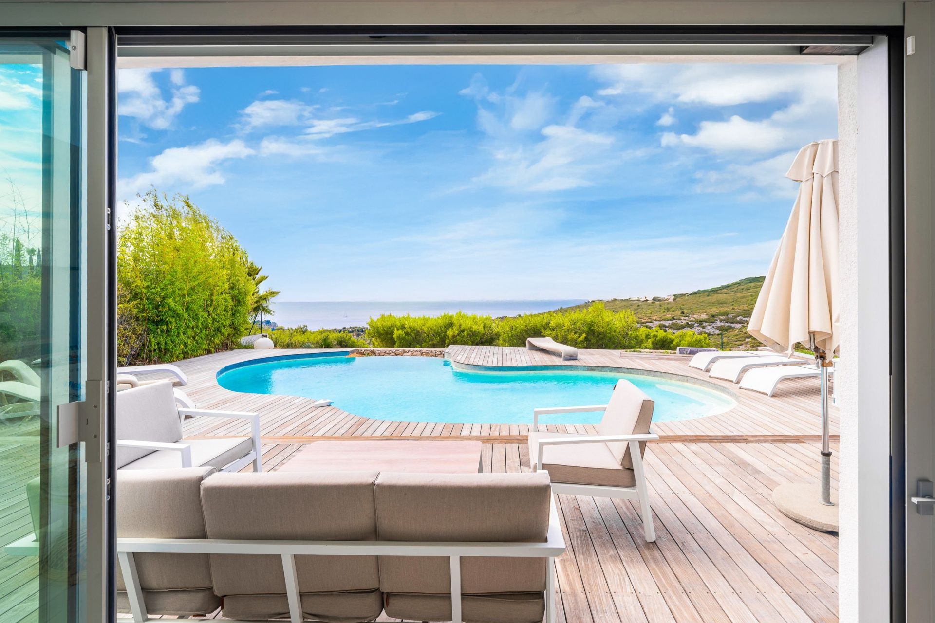 house 8 Rooms for sale on CASSIS (13260)