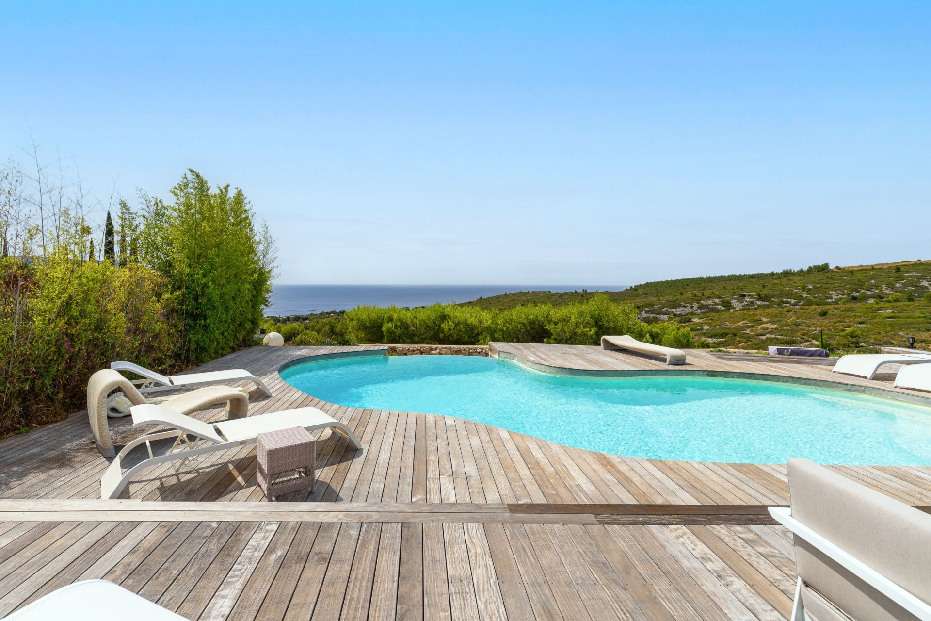 house 8 Rooms for sale on CASSIS (13260)