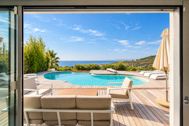 maison contemporaine 8 Pièces en vente sur CASSIS (13260)