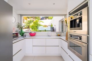 house 8 Rooms for sale on CASSIS (13260)