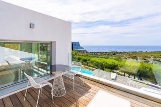 house 8 Rooms for sale on CASSIS (13260)