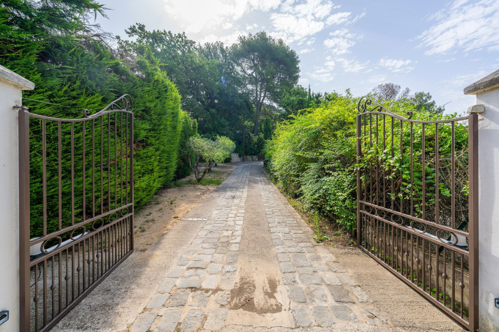 house 7 Rooms for sale on MARSEILLE (13011)