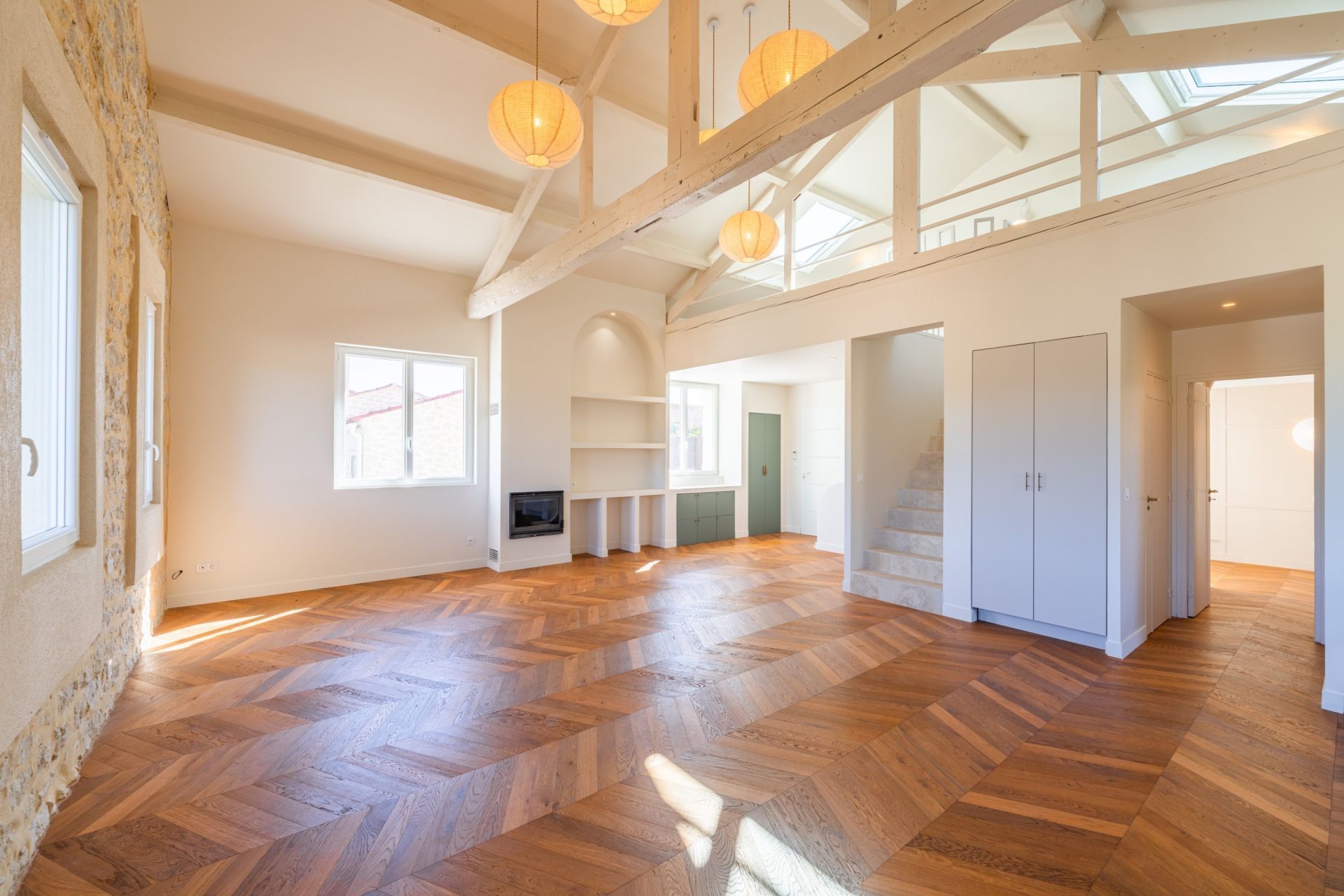 house 6 Rooms for sale on CASSIS (13260)