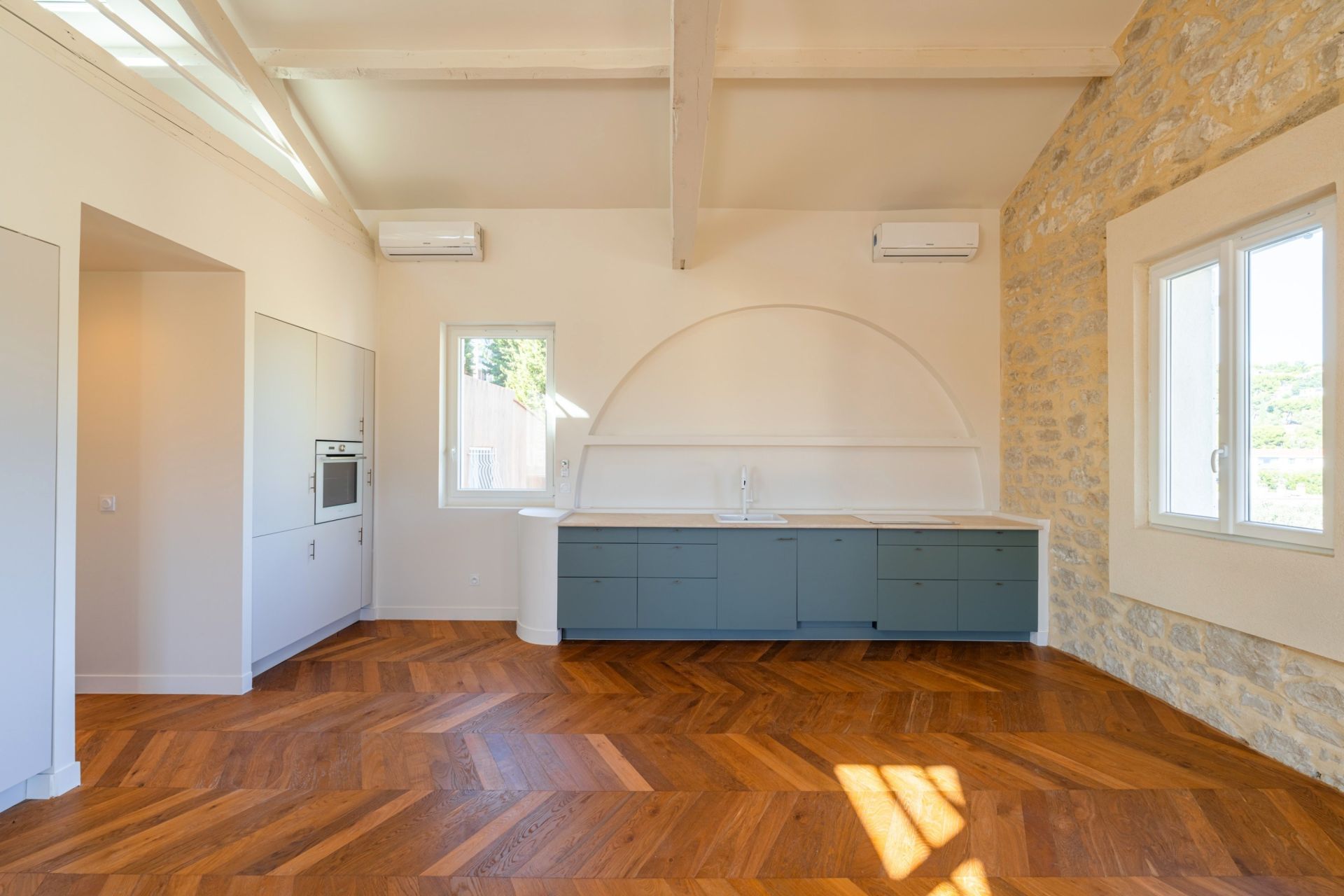 house 6 Rooms for sale on CASSIS (13260)