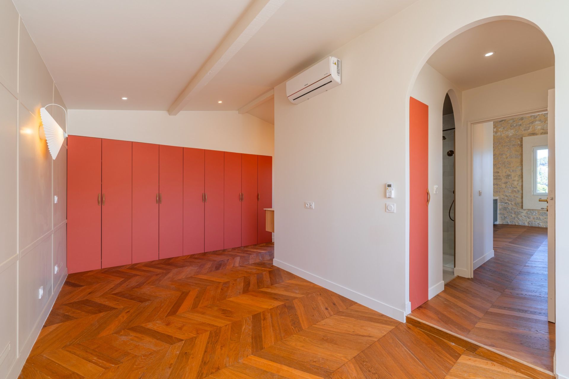 house 6 Rooms for sale on CASSIS (13260)