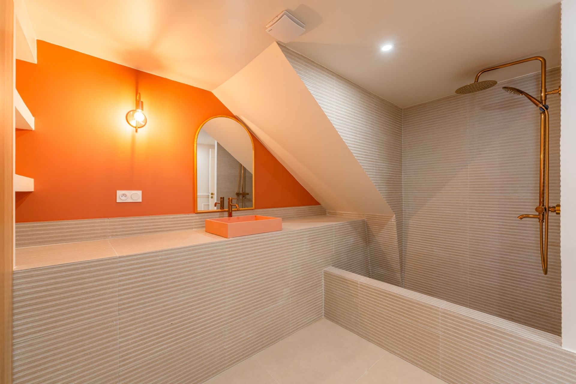 house 6 Rooms for sale on CASSIS (13260)