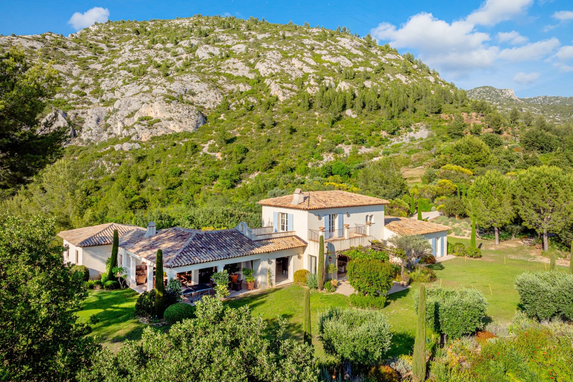 house 7 Rooms for sale on GEMENOS (13420)