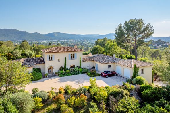 Vente Maison Gémenos 7 Pièces 225 m²