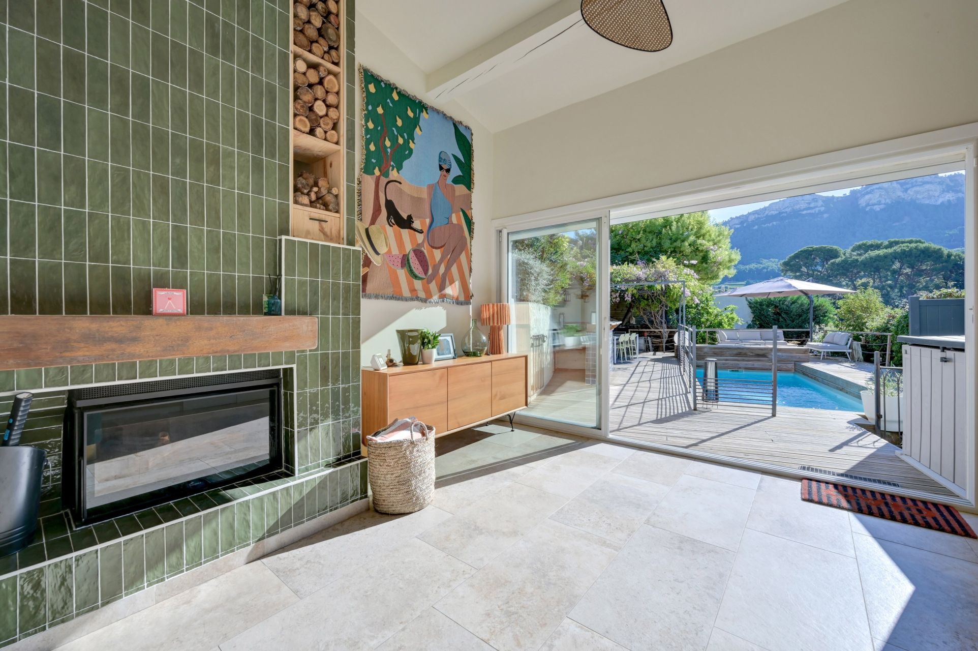 house 7 Rooms for sale on CASSIS (13260)