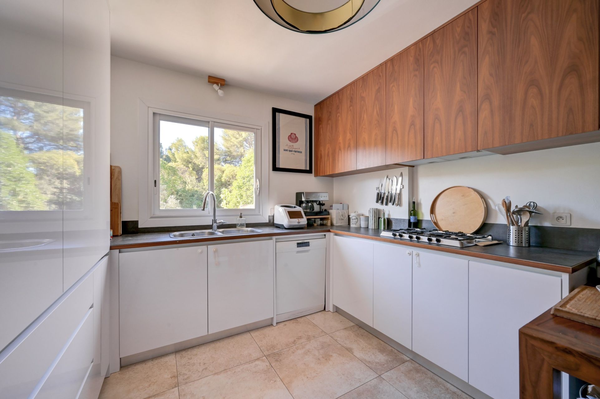 house 7 Rooms for sale on CASSIS (13260)