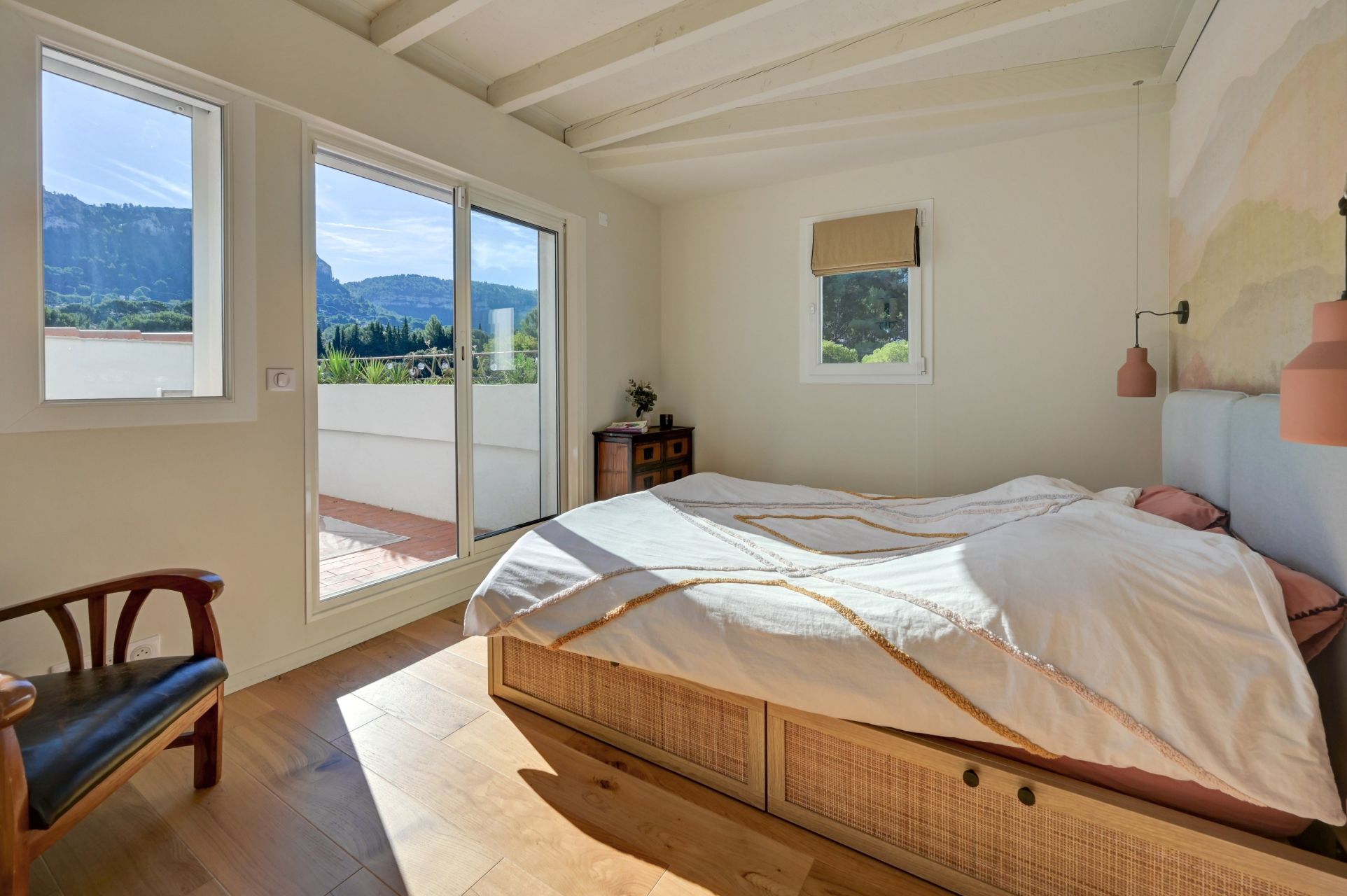 house 7 Rooms for sale on CASSIS (13260)