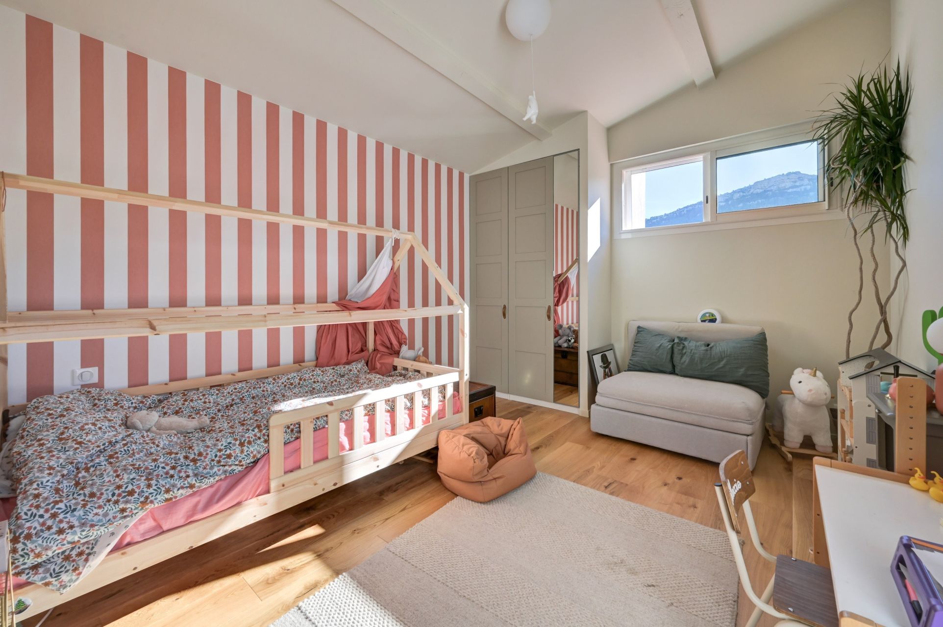 house 7 Rooms for sale on CASSIS (13260)