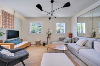 house 7 Rooms for sale on CASSIS (13260)