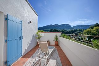 house 7 Rooms for sale on CASSIS (13260)