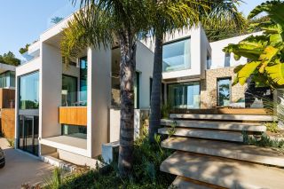 contemporary house 8 Rooms for sale on CARRY LE ROUET (13620)