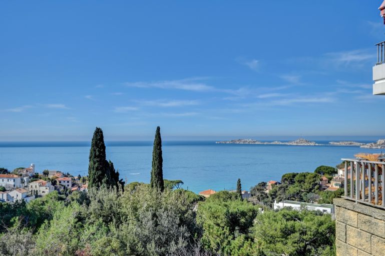 apartment 3 Rooms for sale on MARSEILLE (13007)