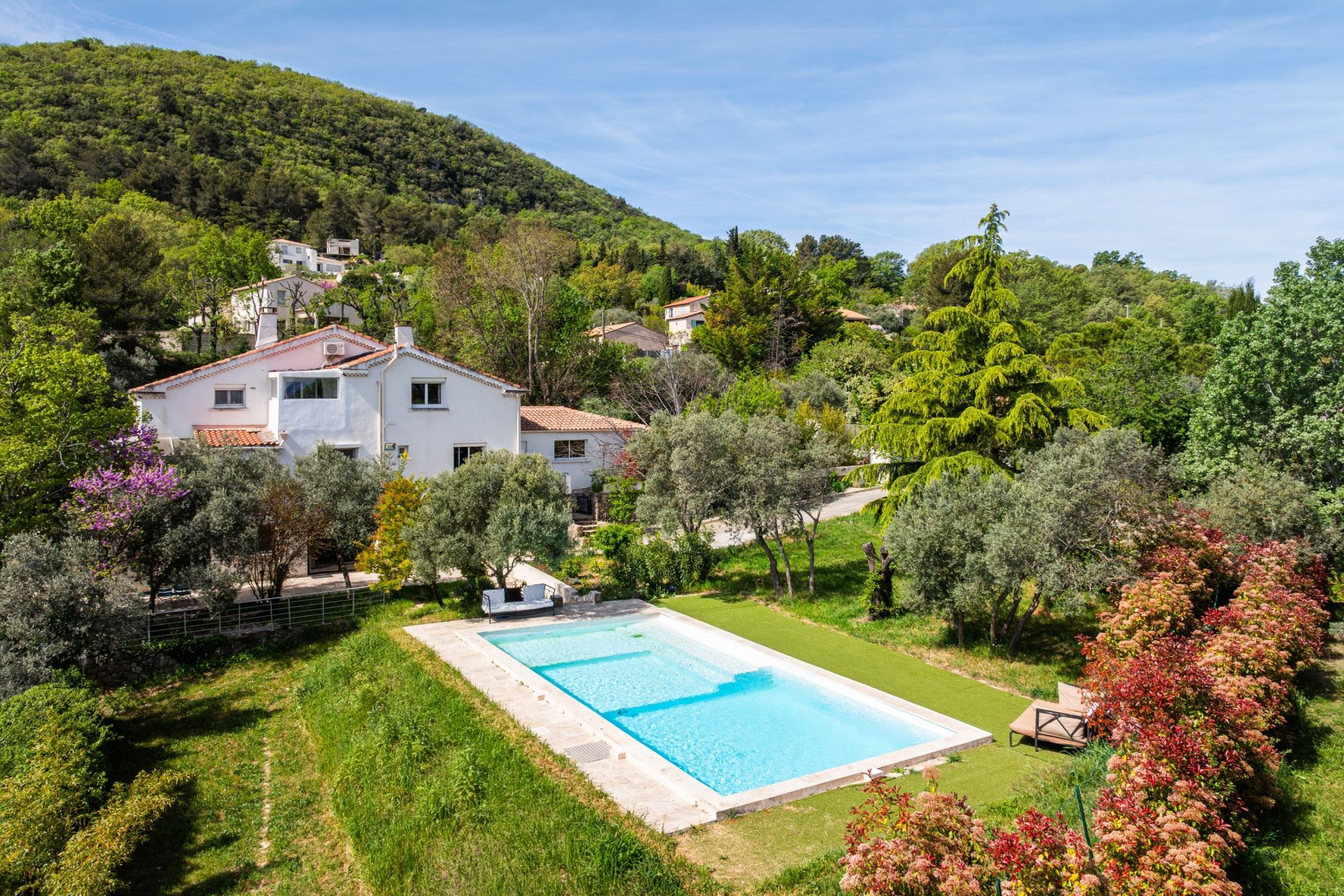 traditional house 8 Rooms for sale on MIMET (13105)