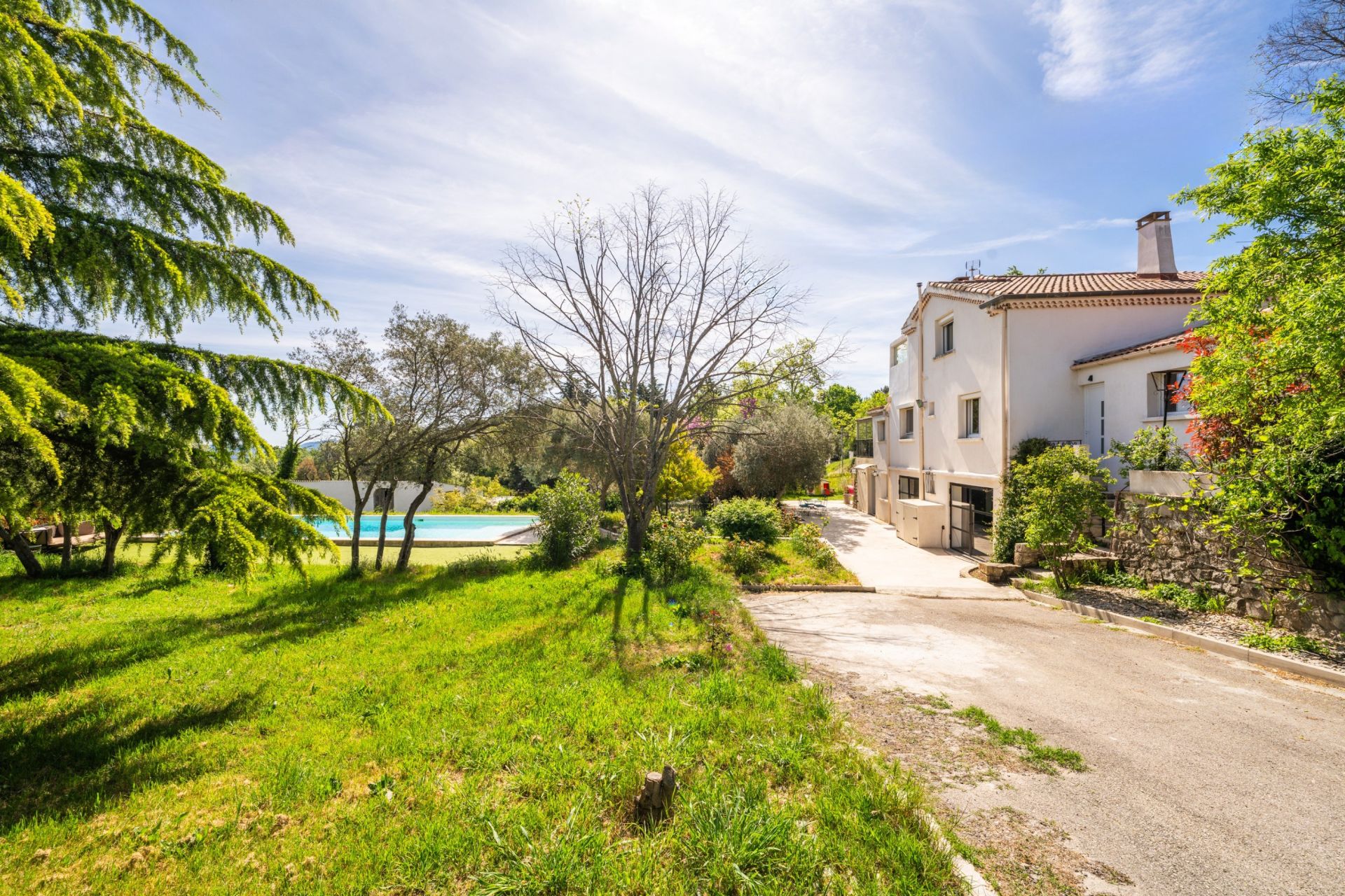 traditional house 8 Rooms for sale on MIMET (13105)