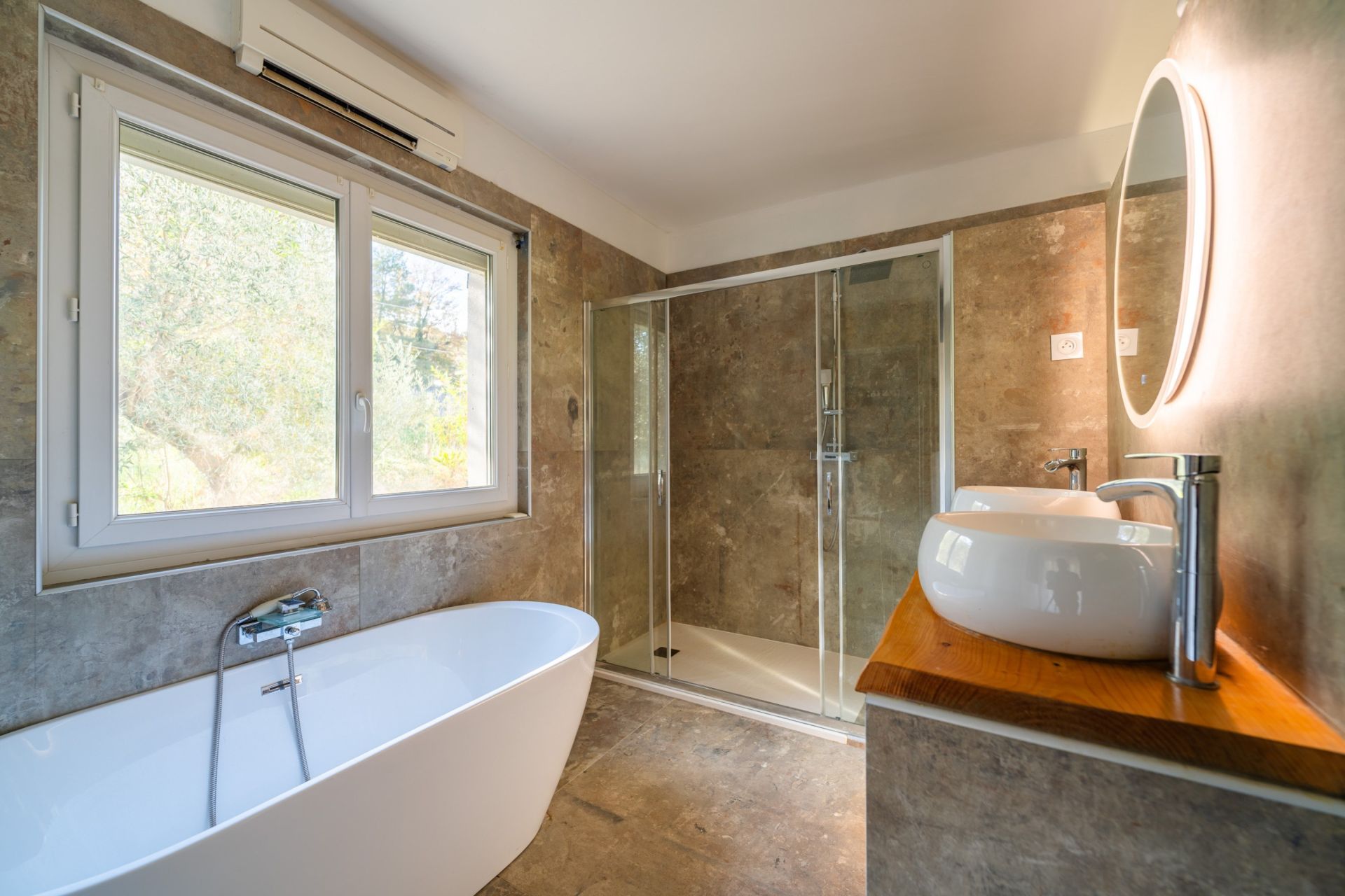 traditional house 8 Rooms for sale on MIMET (13105)