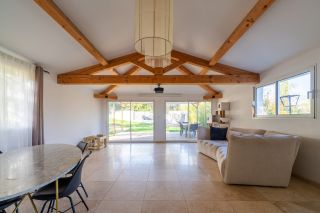 traditional house 8 Rooms for sale on MIMET (13105)