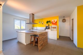 traditional house 8 Rooms for sale on MIMET (13105)