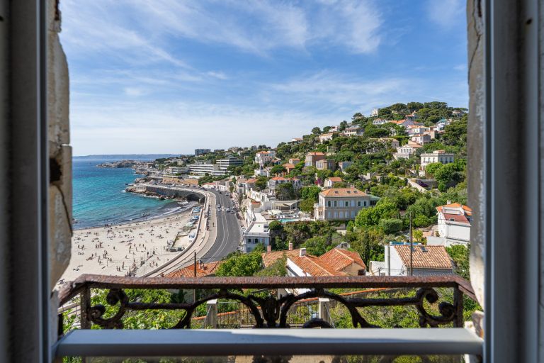 mansion 10 Rooms for sale on MARSEILLE (13007)