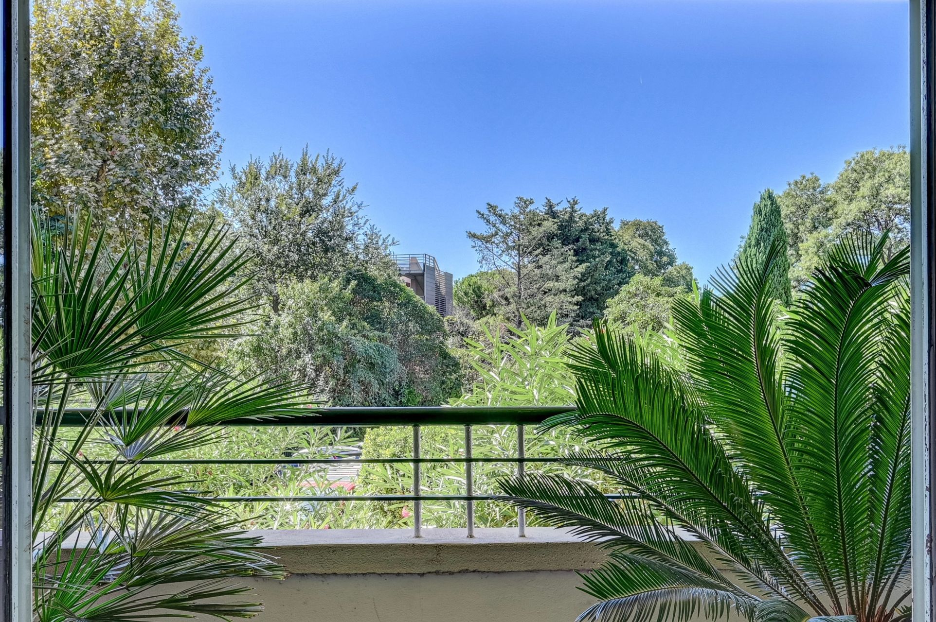 apartment 7 Rooms for sale on MARSEILLE (13008)