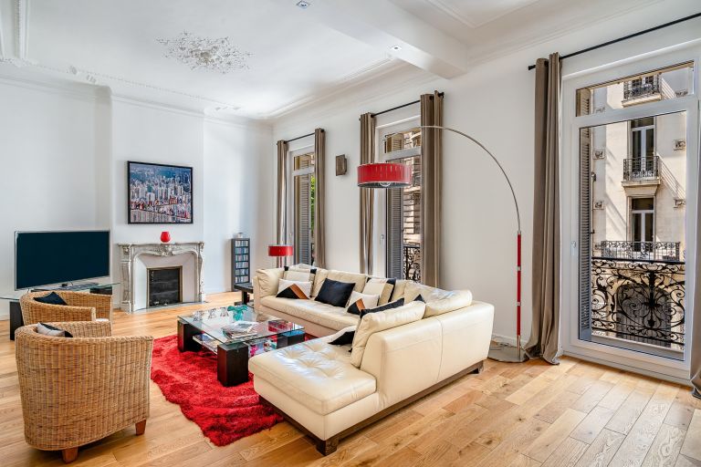 apartment 5 Rooms for sale on MARSEILLE (13008)