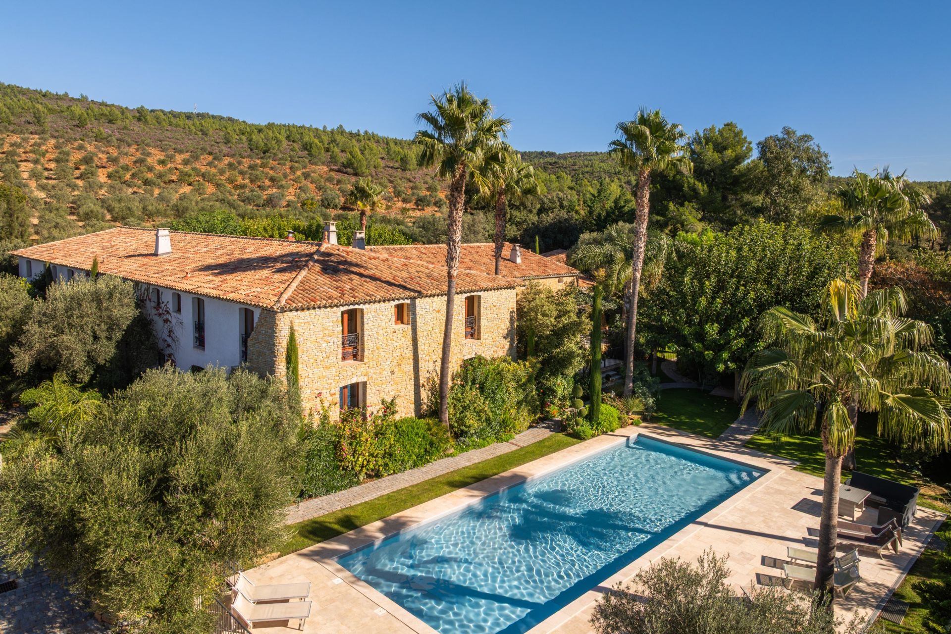 house 20 Rooms for sale on LE CASTELLET (83330)