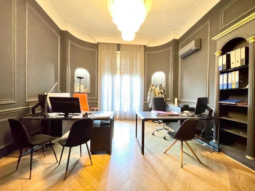 apartment 12 Rooms for rent on MARSEILLE (13008)
