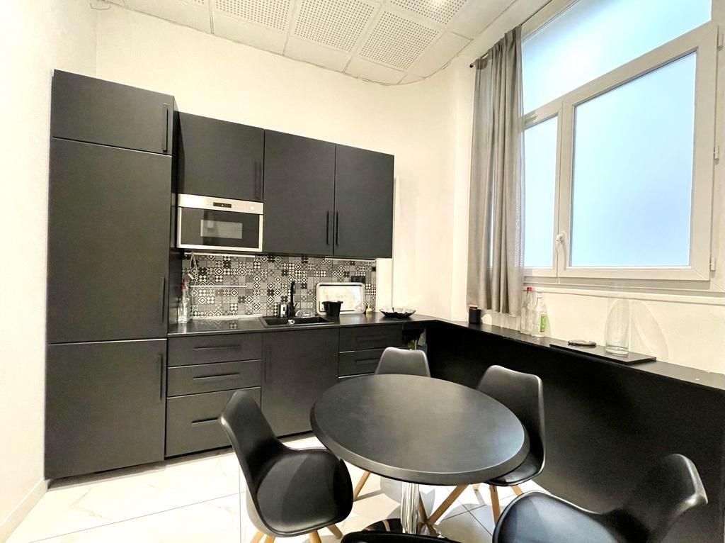 apartment 12 Rooms for rent on MARSEILLE (13008)