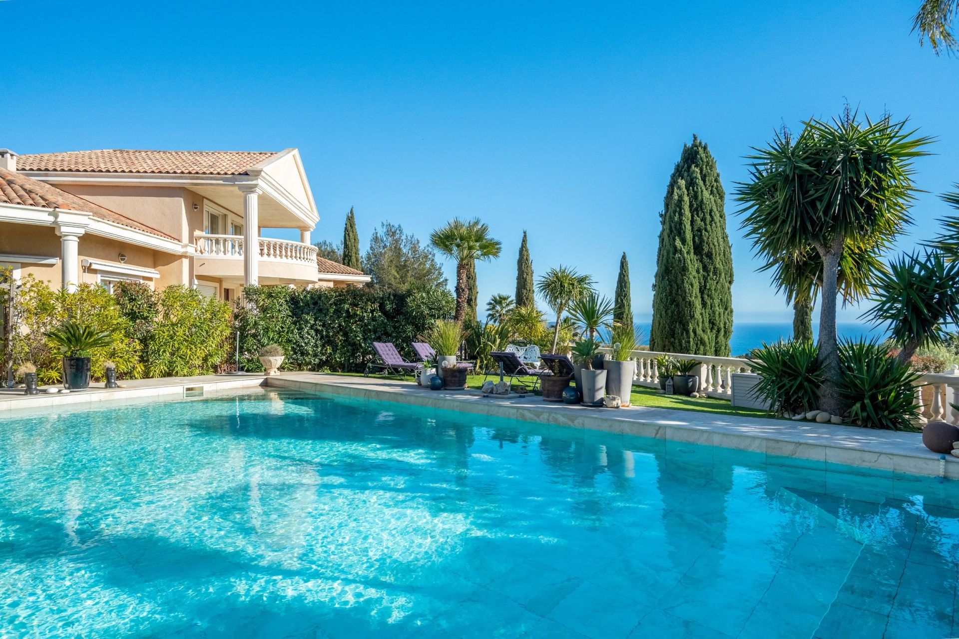 house 10 Rooms for sale on LA CIOTAT (13600)