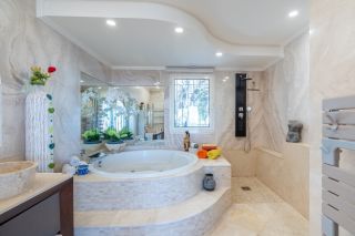 house 10 Rooms for sale on LA CIOTAT (13600)