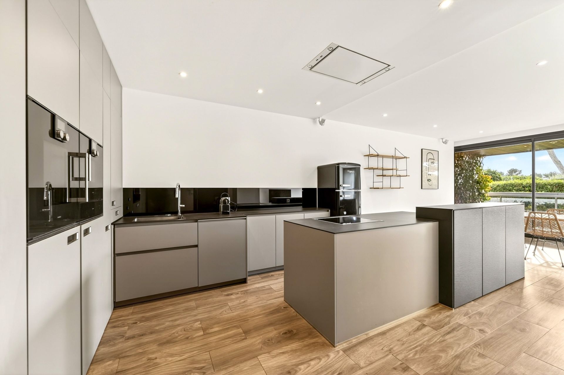 apartment 3 Rooms for rent on MARSEILLE (13008)