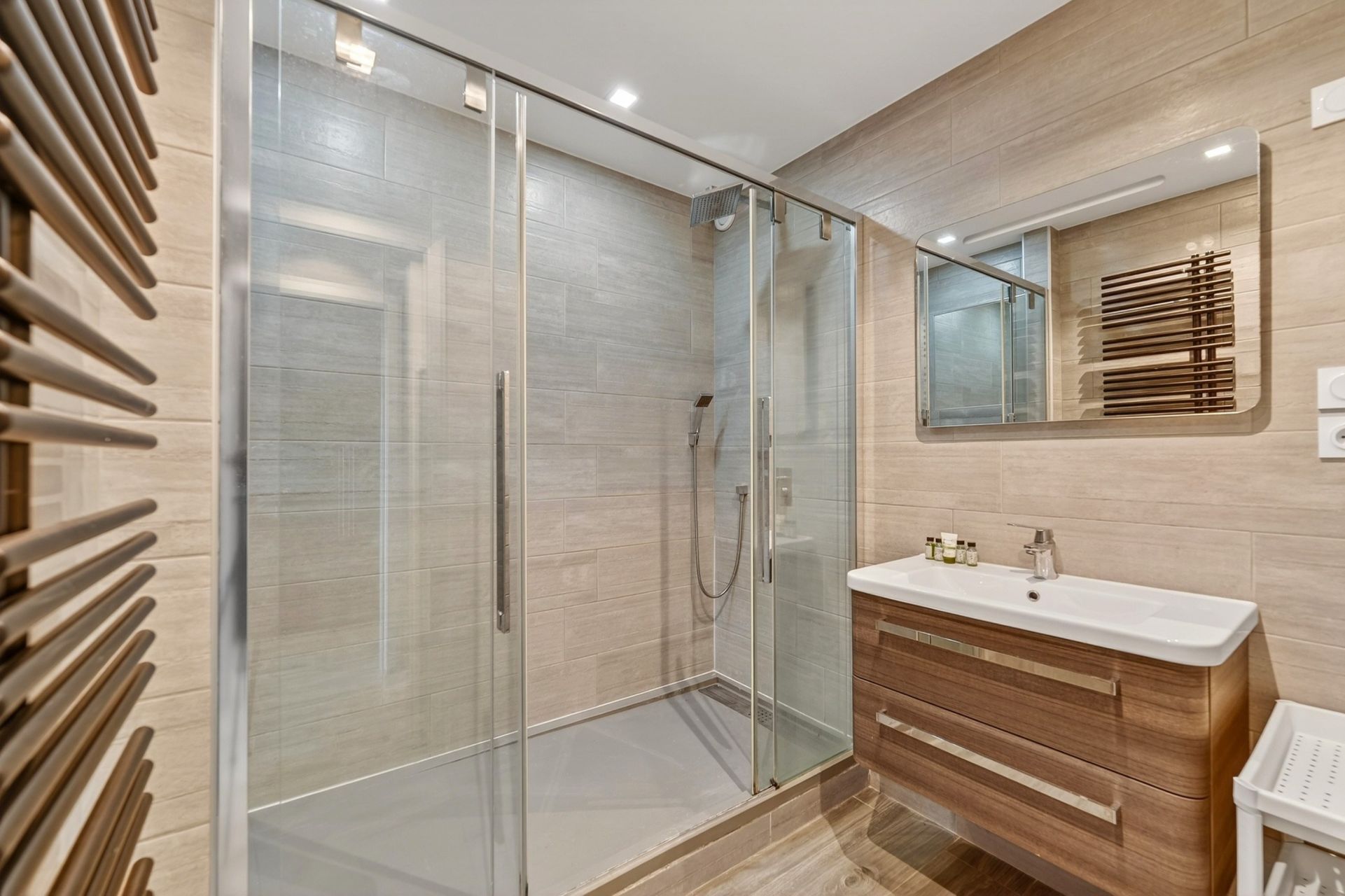 apartment 3 Rooms for rent on MARSEILLE (13008)