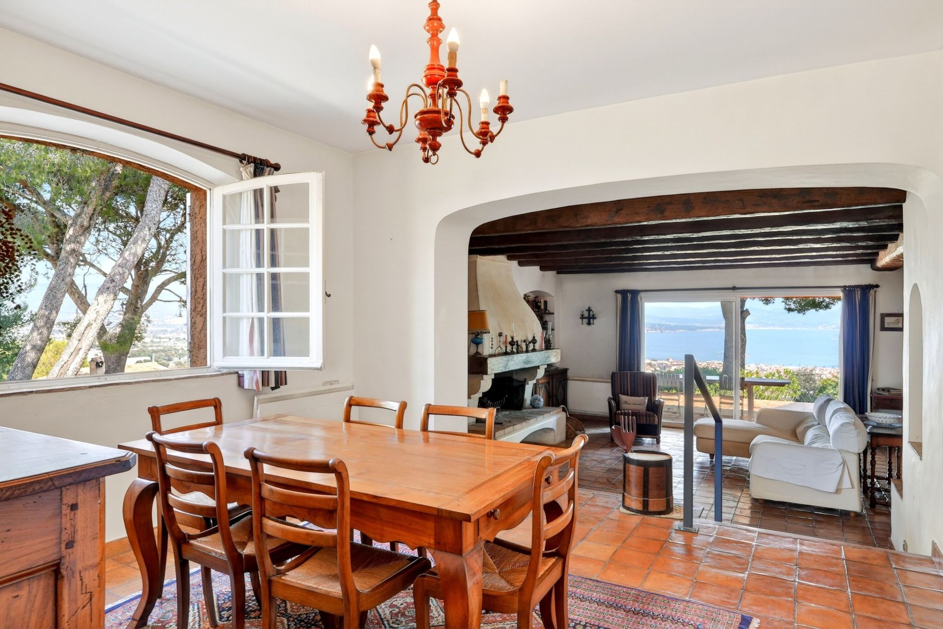 house 6 Rooms for sale on LA CIOTAT (13600)