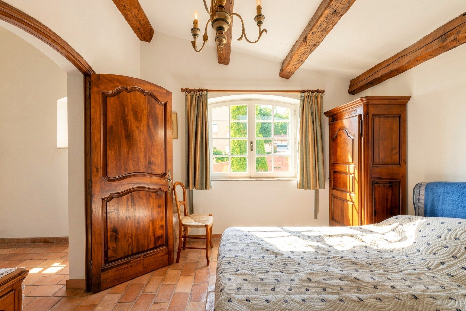 house 6 Rooms for sale on LA CIOTAT (13600)