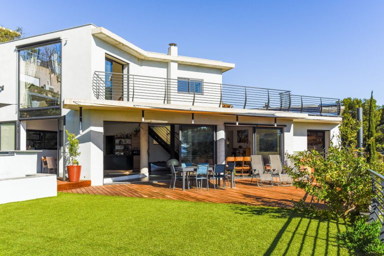 house 7 Rooms for sale on LA CIOTAT (13600)