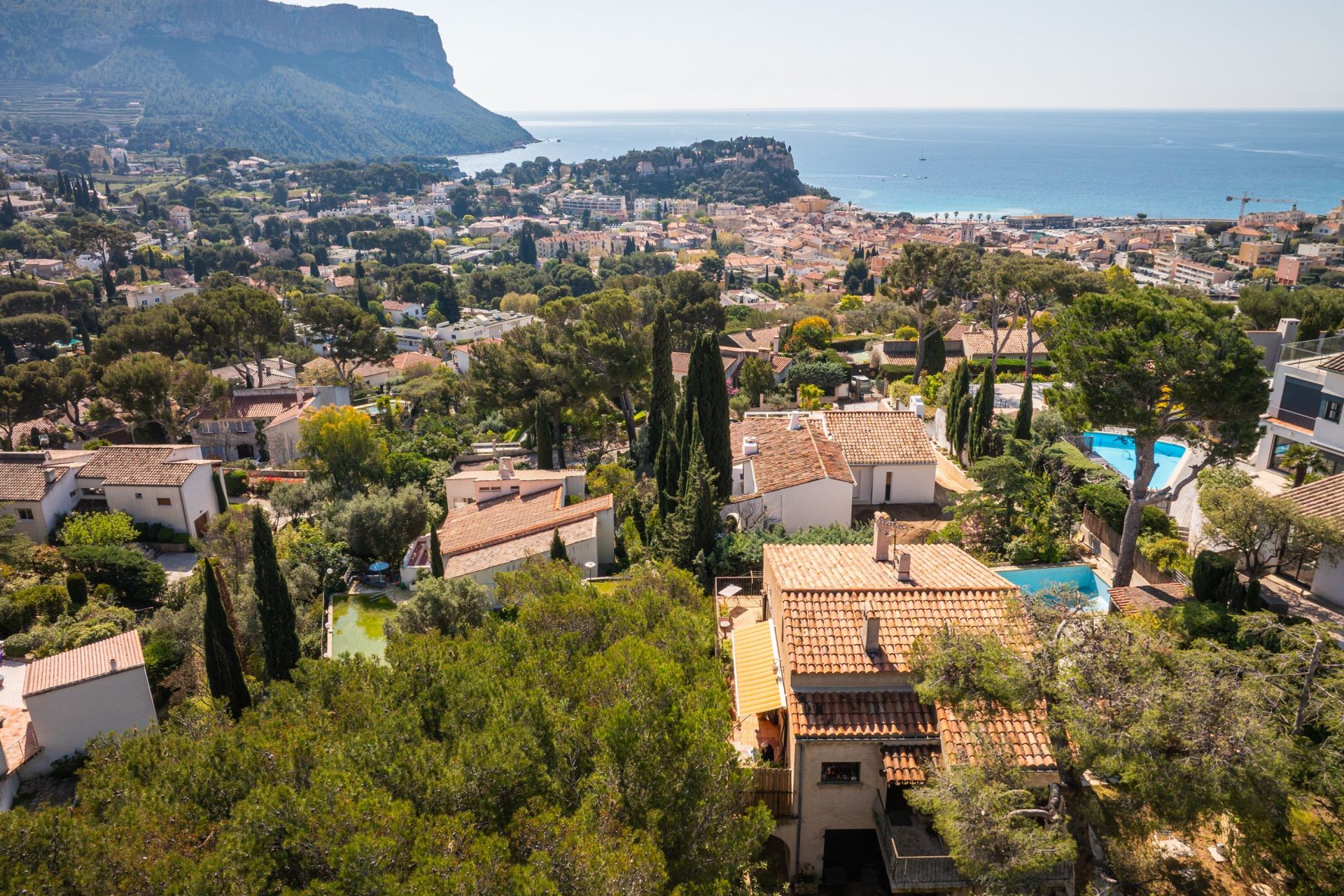 house 5 Rooms for sale on CASSIS (13260)