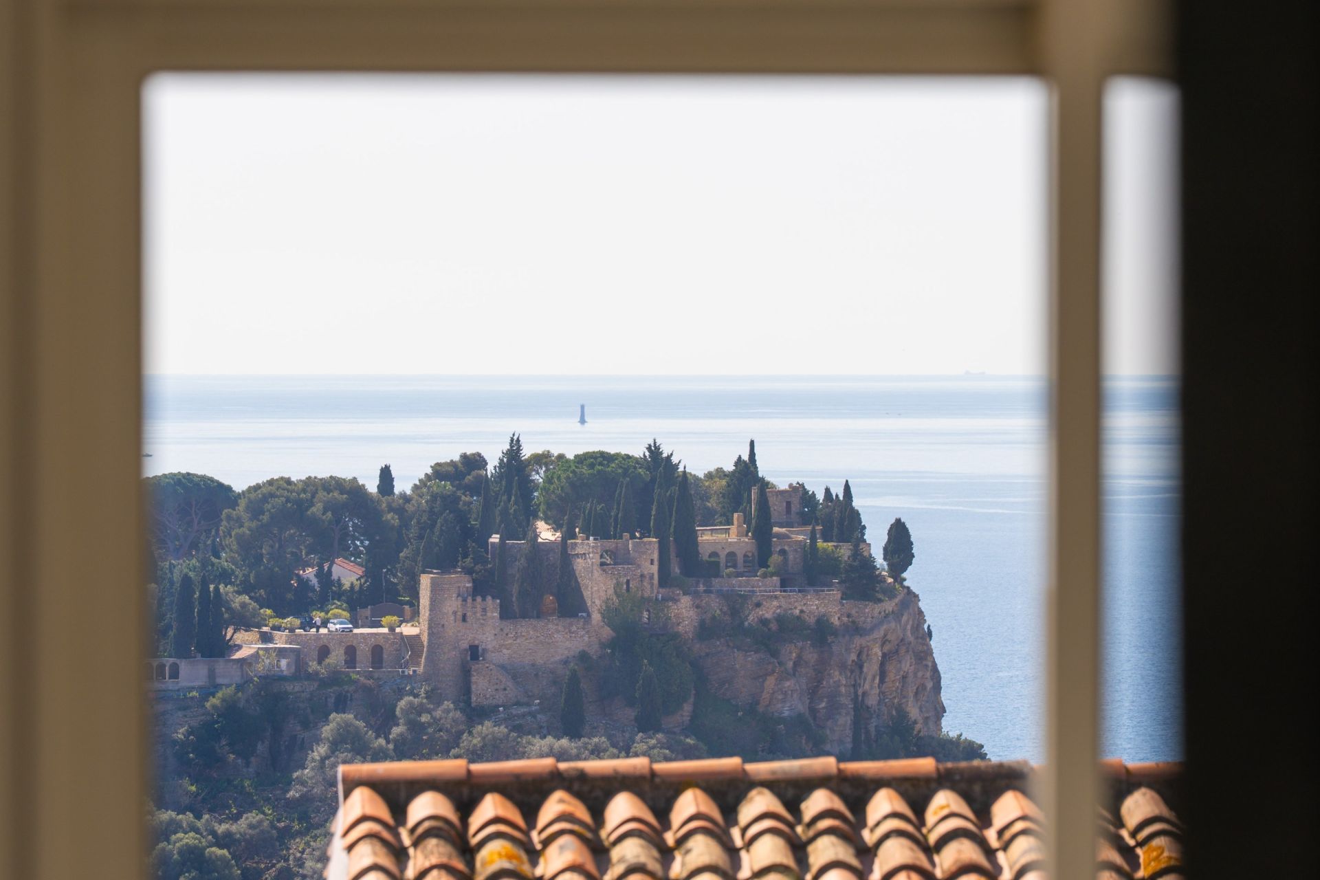 house 5 Rooms for sale on CASSIS (13260)