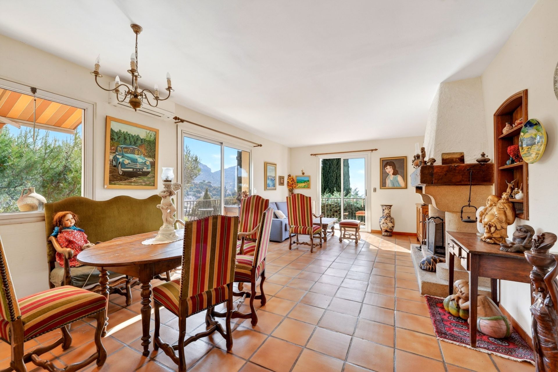 house 5 Rooms for sale on CASSIS (13260)