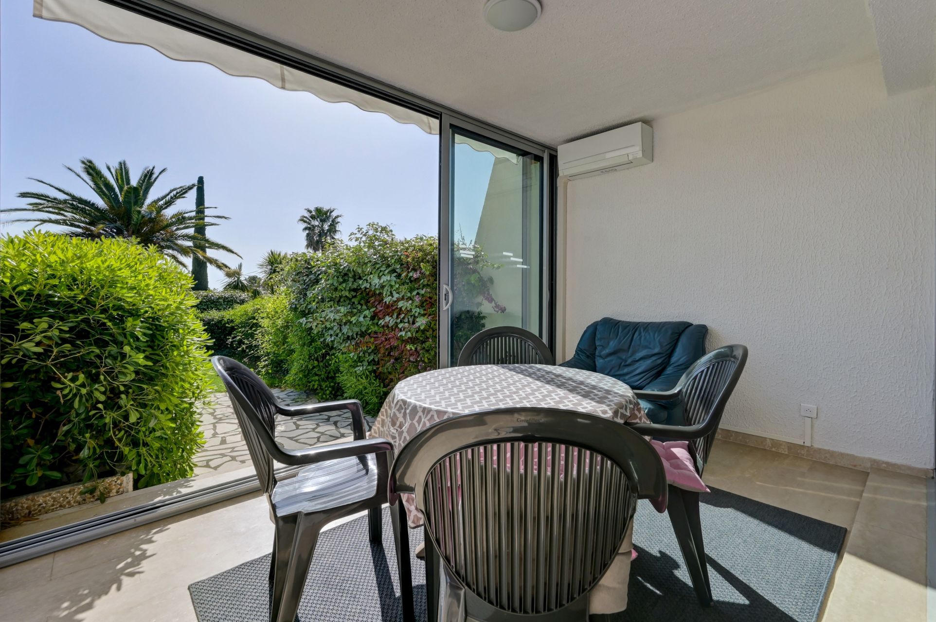 apartment 2 Rooms for sale on CASSIS (13260)